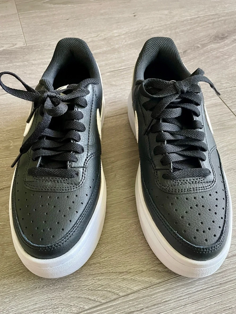 Nike women’s Court Vision Alta